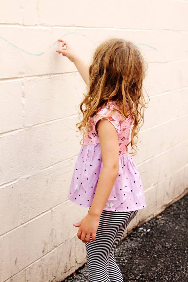 Manhattan Top | DIY Girls Top | DIY Girls Clothes | DIY Kids Clothes | Manhattan Top Pattern | Kiss Me, Kate Fabric || See Kate Sew #diygirlstop #manhattantop #kissmekate #lipfabric #seekatesew 