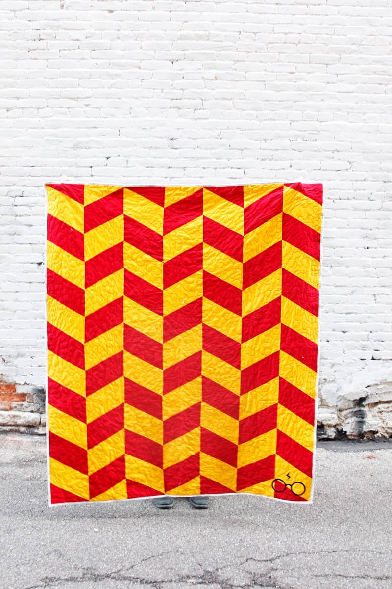 Herringbone Quilt Pattern | DIY Harry Potter Quilt | Easy DIY Quilt | Harry Potter Quilt | DIY Herringbone Quilt | Harry Potter Herringbone Quilt | Free Quilt Pattern | Easy Quilt Pattern || See Kate Sew #freepattern #quilt #seekatesew