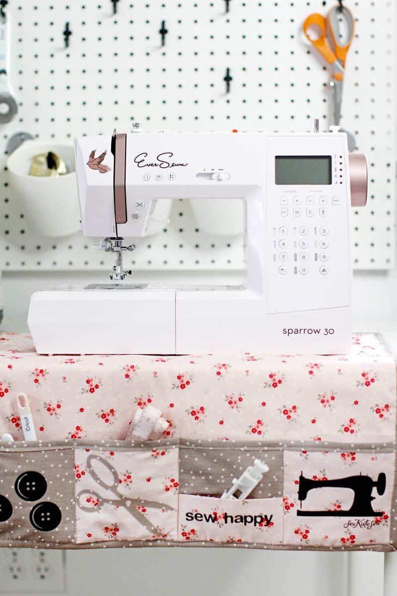 Sewing Machine Mat Tutorial | DIY Sewing Machine Mat | DIY Sewing Organizer | Sewing Mat | Sewing With A Cricut Maker | Sewing Organizer | Sewing Machine Mat | Sewing Tutorial | See Kate Sew #sewingtutorial #seekatesew