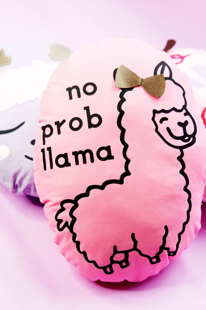 Llama Pillows with the Cricut Maker | Llama Pillow Set | DIY Llama Pillows | DIY Pillows | Circut Maker Project | Cricut Maker Pillows | Cricut Maker Tutorial || See Kate Sew #cricutmaker #Llama #seekatesew
