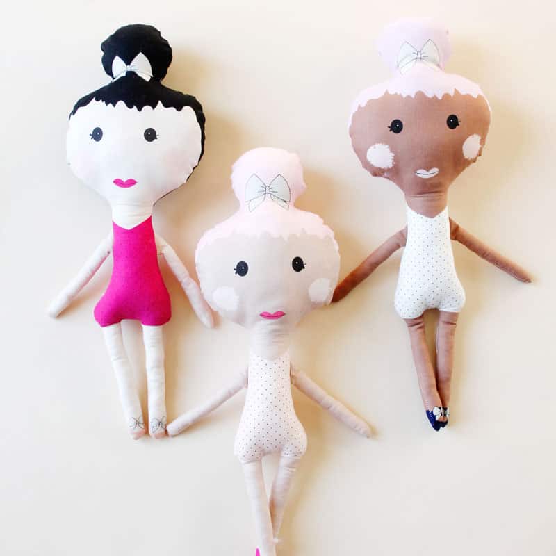 Cut-and-Sew Dolls are so easy using Riley Blake's new top knot doll panels. So quick and fun, you will want to make them over and over! || See Kate Sew #rileyblake #dollpanels #seekatesew 