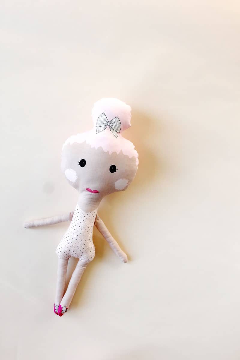 Cut-and-Sew Dolls are so easy using Riley Blake's new top knot doll panels. So quick and fun, you will want to make them over and over! || See Kate Sew #rileyblake #dollpanels #seekatesew 