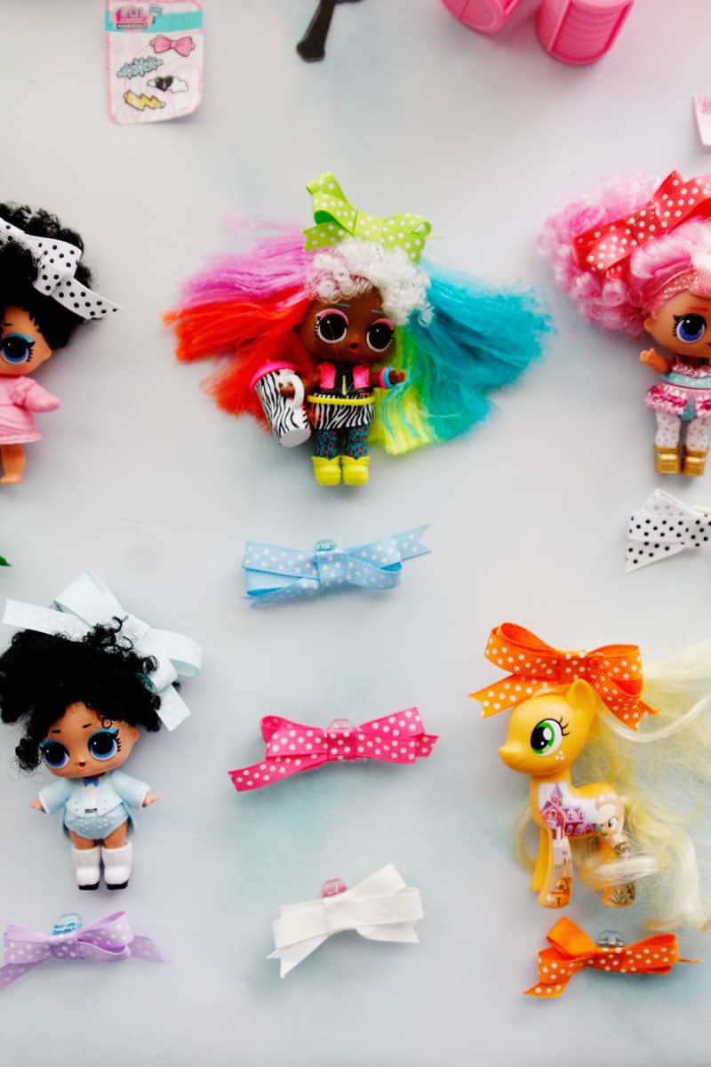 Are you guys still in on the LOL Surprise craze!? Here is a fun tutorial on how to make your own LOL doll hair bows to clip into their soft hair. So easy, you can even include the kids in making them! || See Kate Sew #loldolls #dollaccessories #dollbows #kidstoys #seekatesew