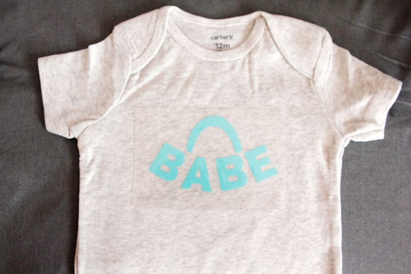 Make this easy Rainbow Baby Onesie with a blank onesie and this free SVG file. Choose a cute onesie with 3 colors of iron-on vinyl and you have a perfect gift for a sweet rainbow baby or your own sweet rainbow babe! || See Kate Sew #rainbowbaby #babyonesies #cricutprojects #freesvg #seekatesew