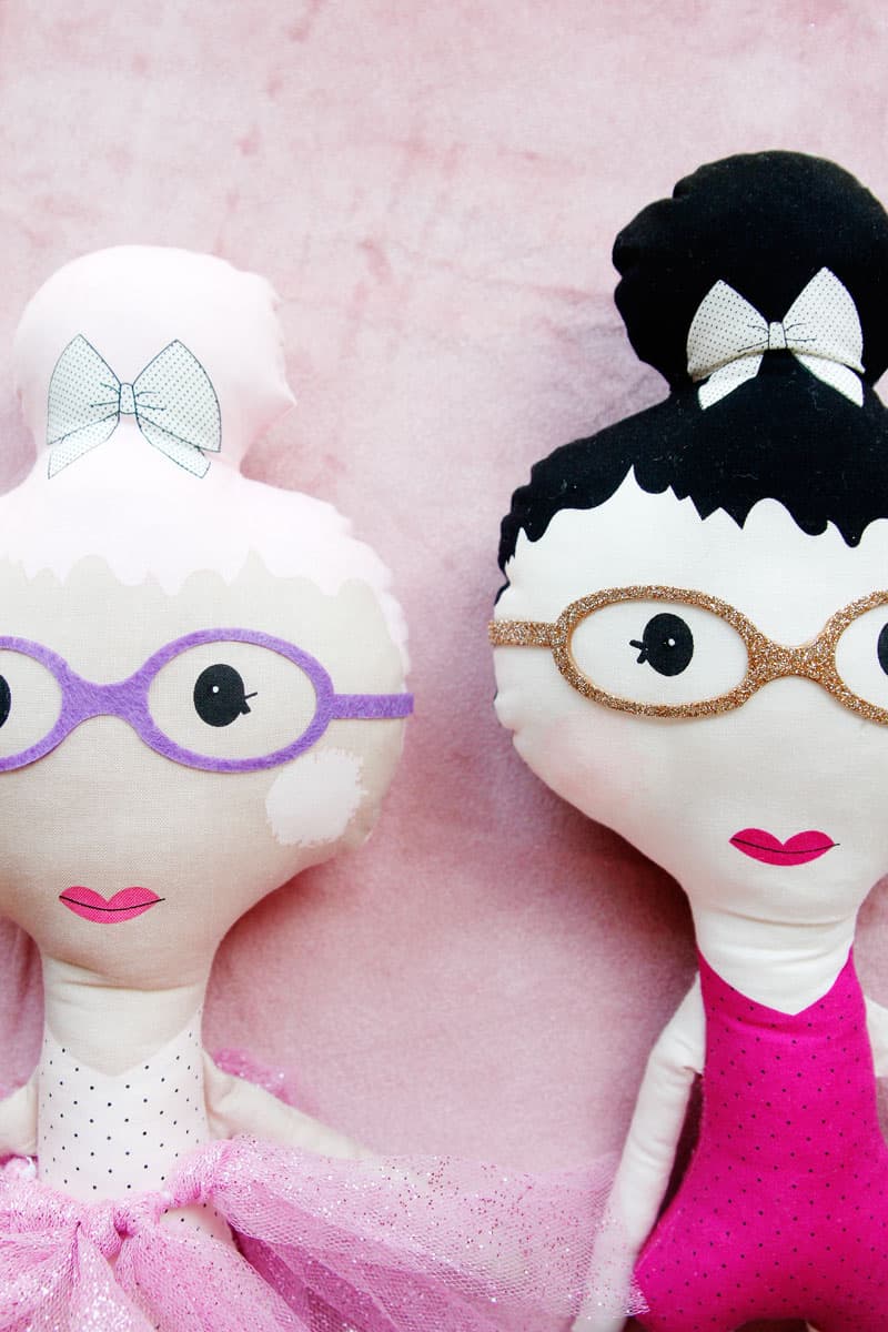 These glasses for the new TOP KNOT dolls are so cute and easy! With a FREE SVG file, you'll be on your way to accessorizing your doll in no time at all! || See Kate Sew #dollaccessories #dollglasses #freesvg #cricutcrafts #seekatesew