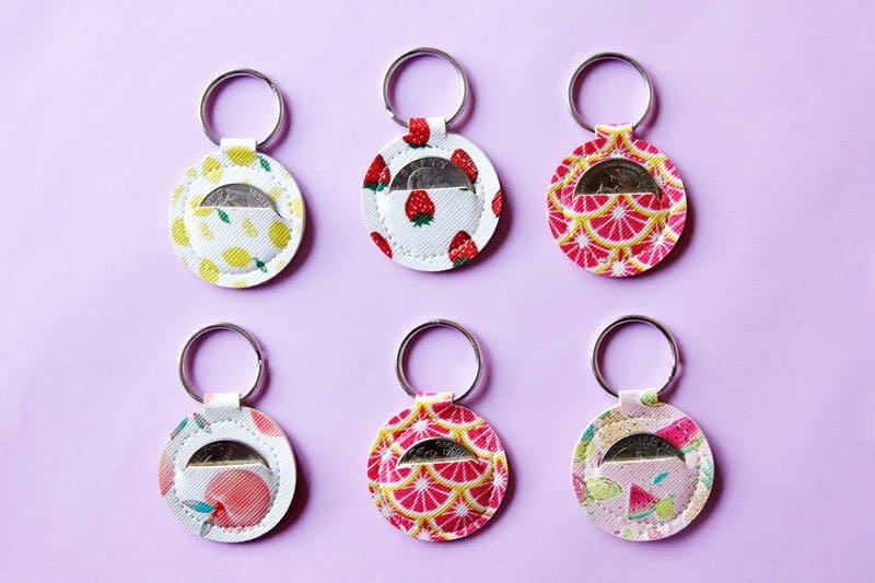 Make your own Aldi quarter keeper with this FREE Aldi Quarter Keychain Sewing Pattern! It's fun to sew and super easy! || See Kate Sew #keychains #cricutproject #freepattern #seekatesew