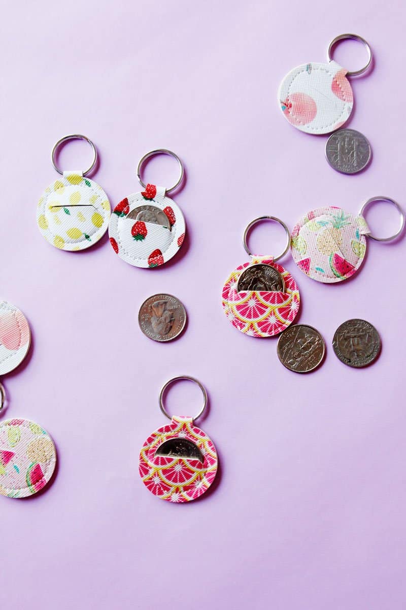 Make your own Aldi quarter keeper with this FREE Aldi Quarter Keychain Sewing Pattern! It's fun to sew and super easy! || See Kate Sew #keychains #cricutproject #freepattern #seekatesew