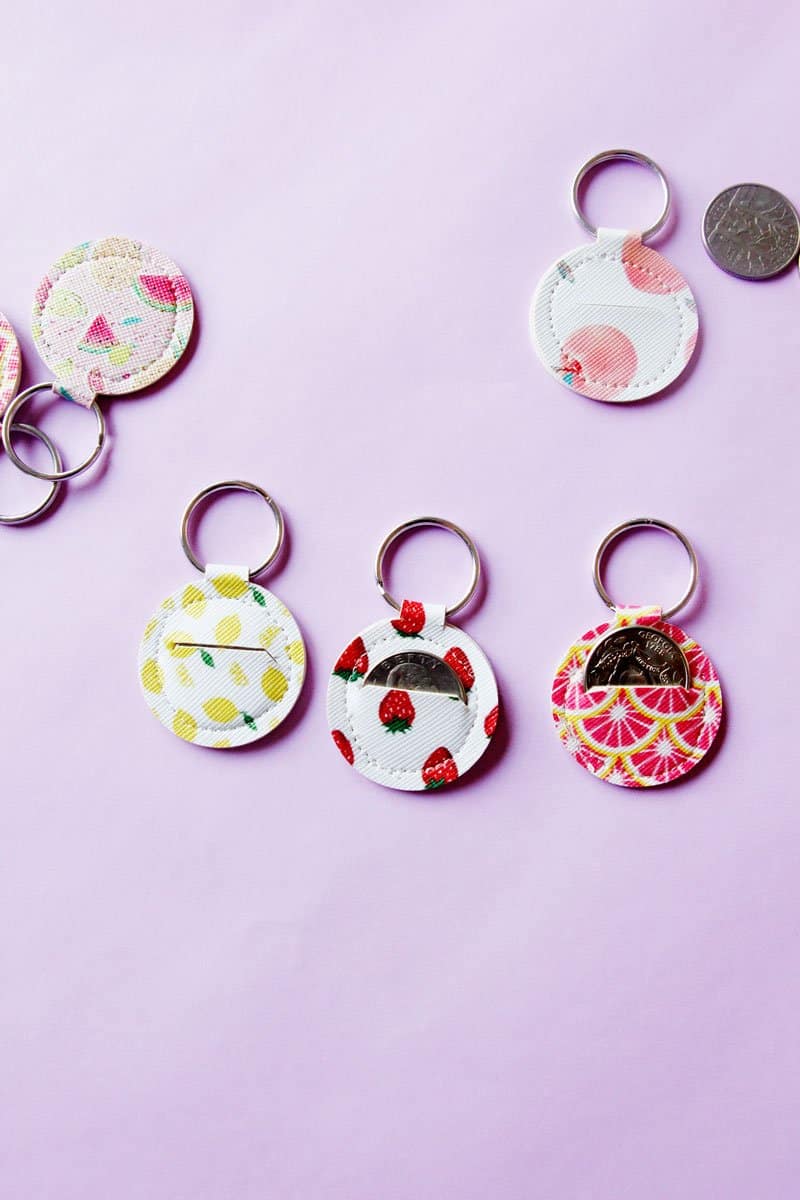 Make your own Aldi quarter keeper with this FREE Aldi Quarter Keychain Sewing Pattern! It's fun to sew and super easy! || See Kate Sew #keychains #cricutproject #freepattern #seekatesew