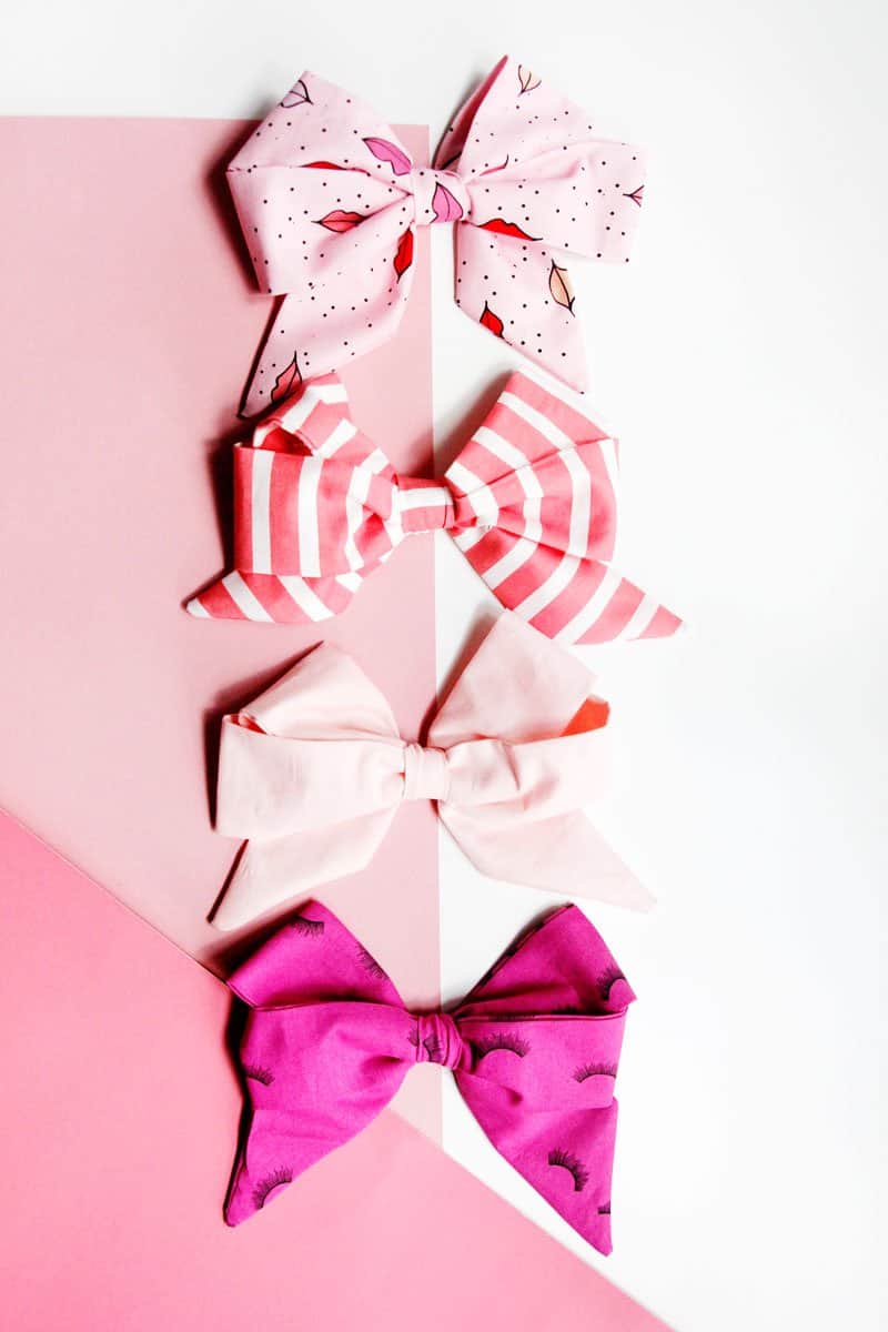 This FREE TUTORIAL will show you How to Make a Jojo Bow with Fabric. Quick and easy, your girls will love to have these bows in every fun print! || See Kate Sew #jojobow #diyjojobow #diybow #diyhairbows #diyhairaccessories #seekatesew