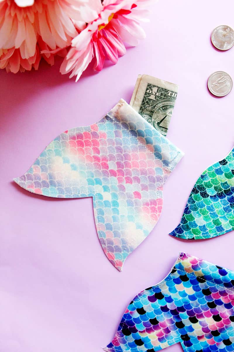 This DIY Mermaid Snap Coin Pouch is easy to open and perfect for stashing coins. It's super fun and easy, and the mermaid tail shape is perfect for your pool bag. || See Kate Sew #coinpouch #mermaidcrafts #freesvg #freetutorial #cricutcrafts