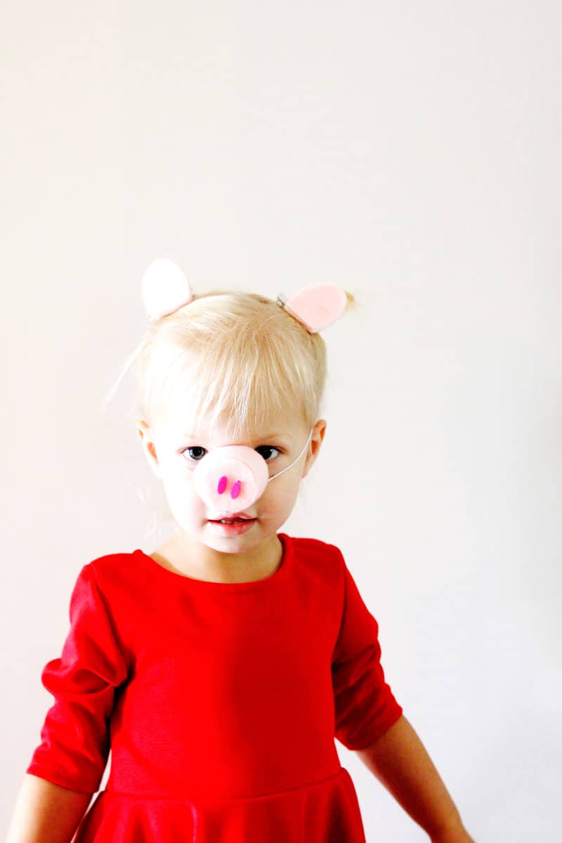 This Peppa Pig costume DIY is perfect for Halloween and dress-ups after! Starting with a basic red dress and add a few little pig accessories, you will love how easy this costume is to make! || See Kate Sew #diycostumes #costumes #diypeppapig #peppapig #diyhalloween #freedownload #seekatesew 