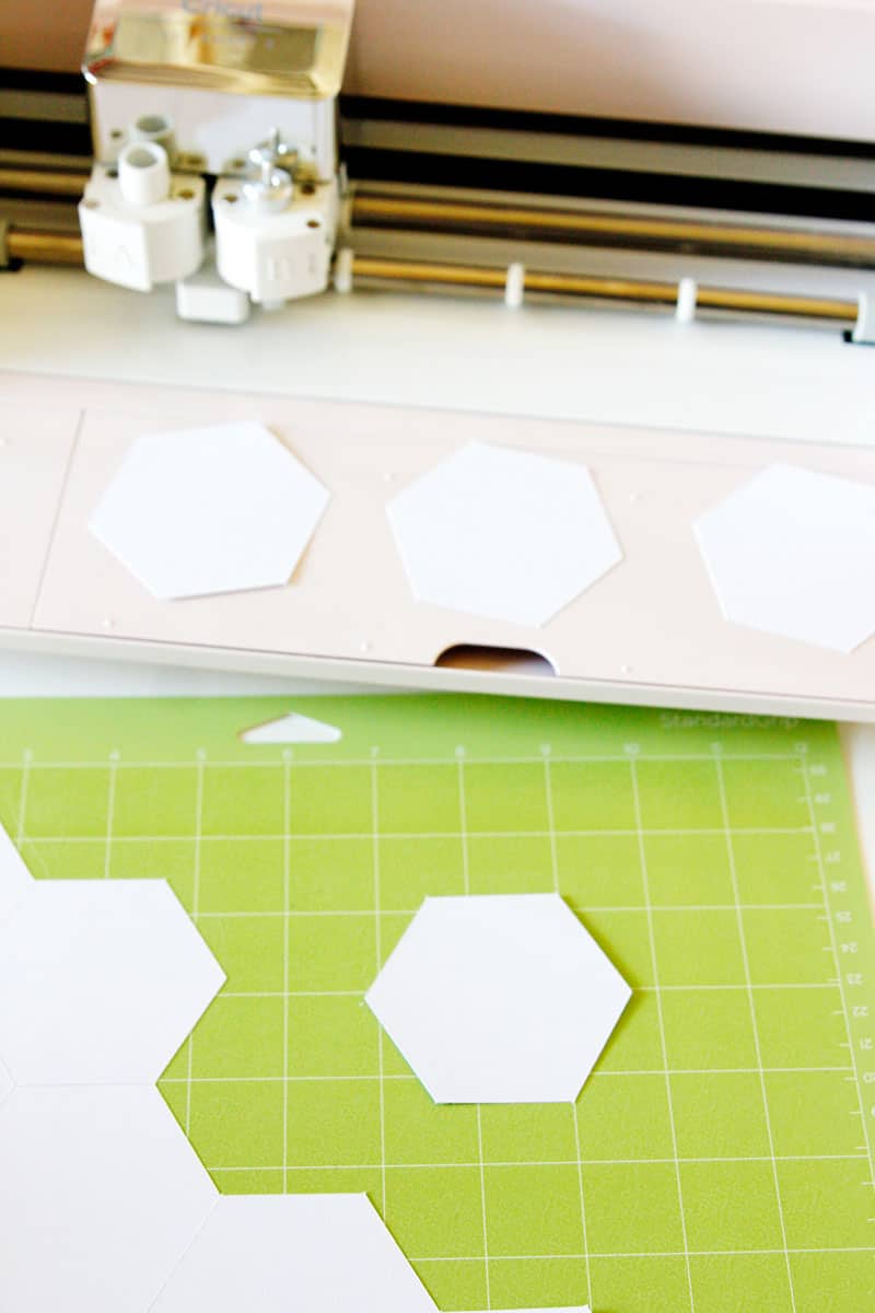 My top FIVE Ways to Use the Cricut Explore Air 2 for sewing! The Explore Air 2 is a great deal and cuts over 100 materials. || See Kate Sew #cricut #cricutprojects #sewingwithcricut #sewingtips #seekatesew