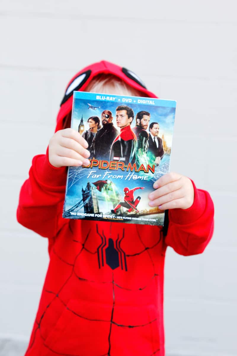 Spider-Man is a great easy costume to make for Halloween! Easy to make using red hoodies and black leggings, these costumes are quick and kid-friendly. || See Kate Sew #diyhalloween #diycostumes #spidermancostumes #spiderman #seekatesew