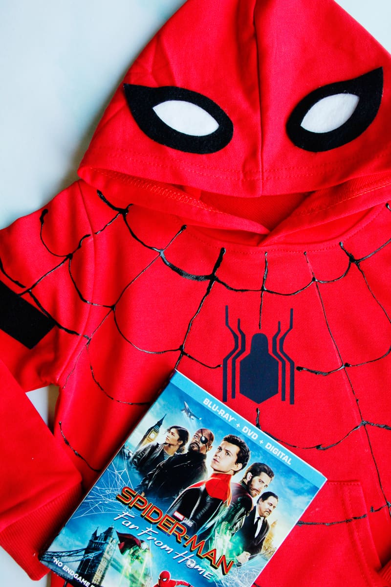 Spider-Man is a great easy costume to make for Halloween! Easy to make using red hoodies and black leggings, these costumes are quick and kid-friendly. || See Kate Sew #diyhalloween #diycostumes #spidermancostumes #spiderman #seekatesew