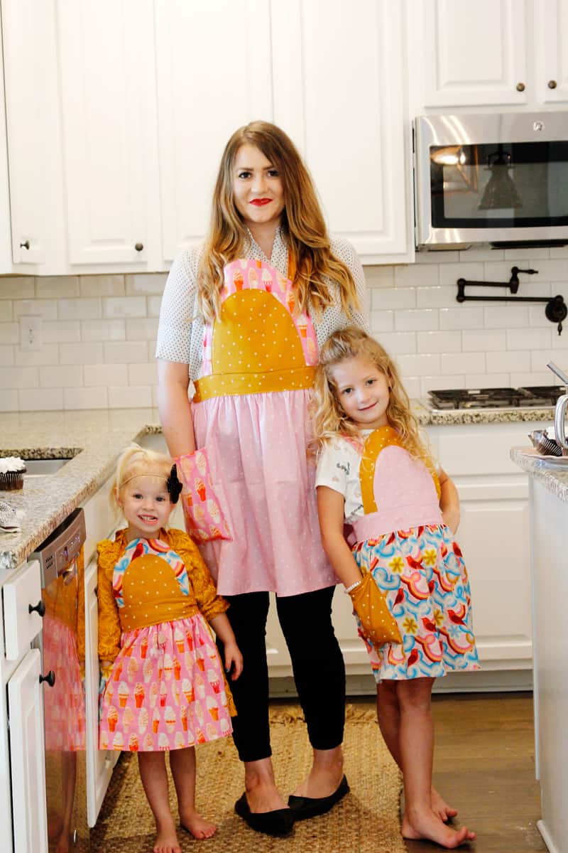 An apron sewing pattern that works for kids and adults, the Ice Cream Soda Apron, is this month's Mystery Pattern of the Month! This Mommy and Me apron pattern is just in time for holiday baking. #mysterypattern #mommyandmepatterns #apronpatterns #sewingpatterns #seekatesew