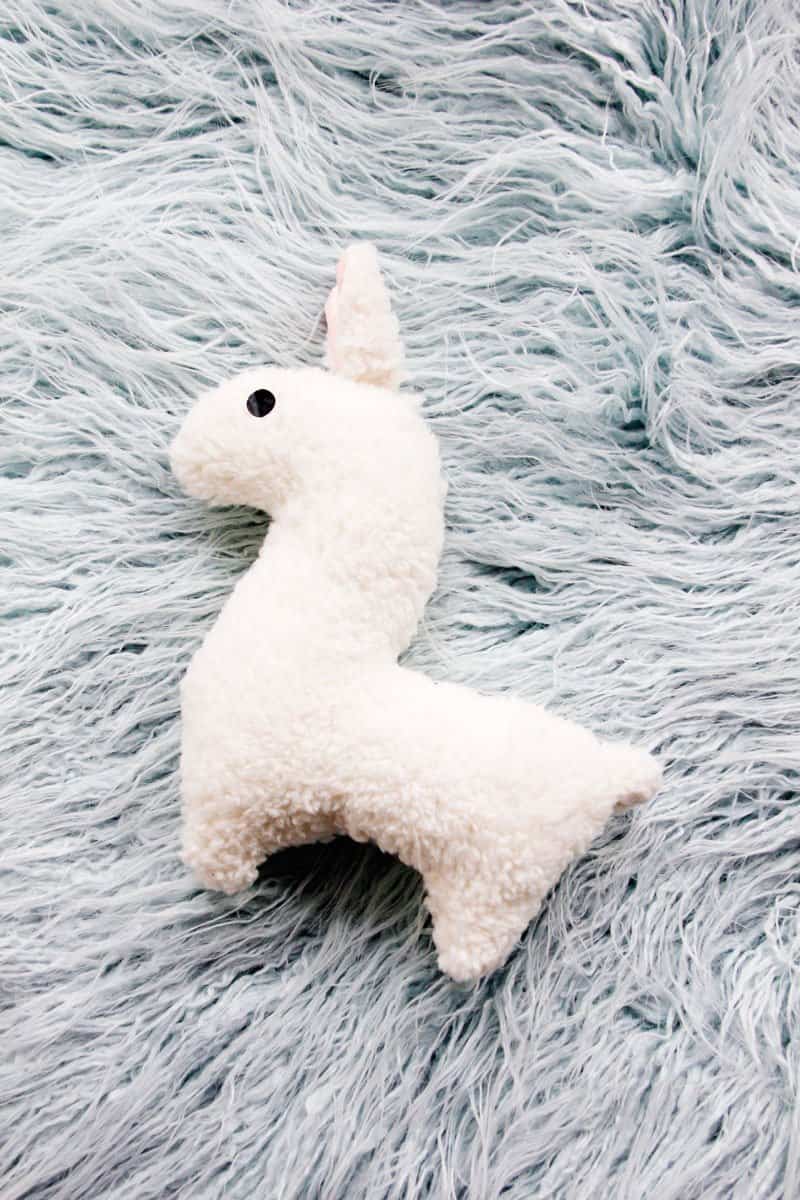 FREE stuffed llama sewing pattern