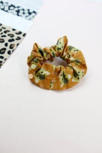 how to sew a scrunchie - easy tutorial - see kate sew