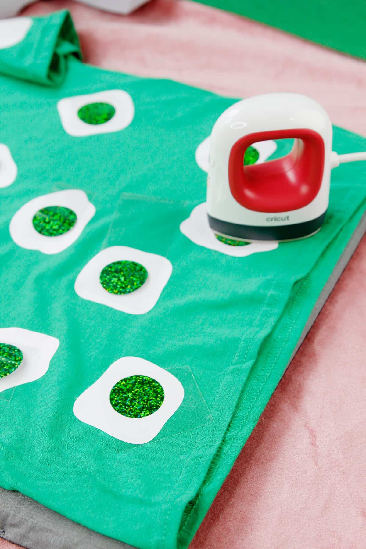 Dr Seuss Green Eggs and Ham T-shirt DIY