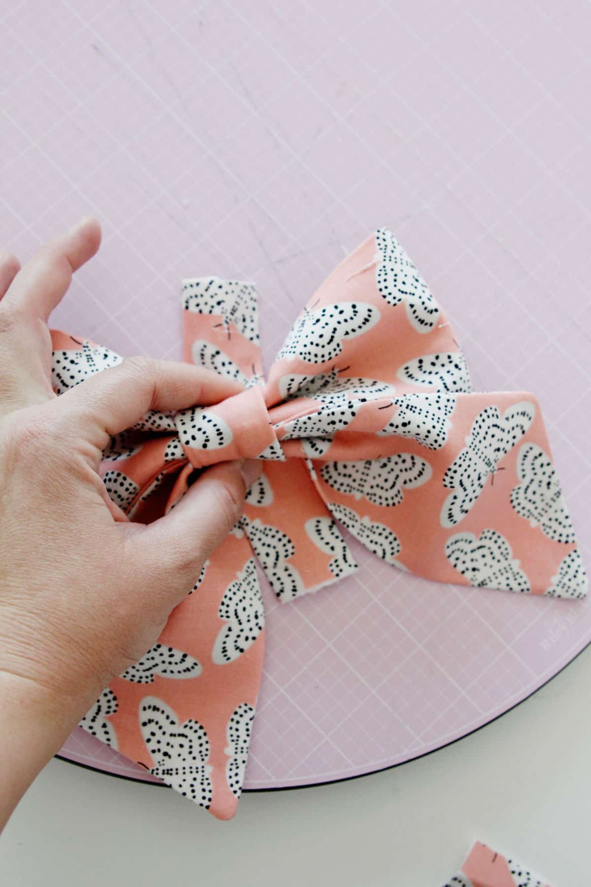 how to make diy dog collar bows see kate sew