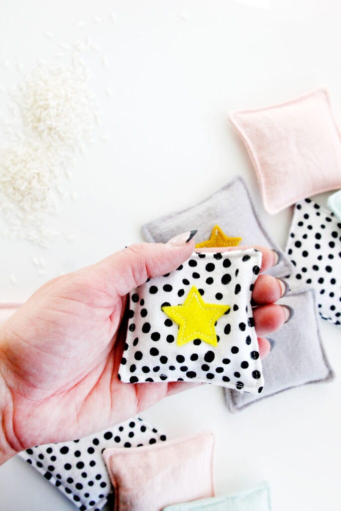 DIY Hand Warmers | Reusable Microwave Rice Hand Warmer