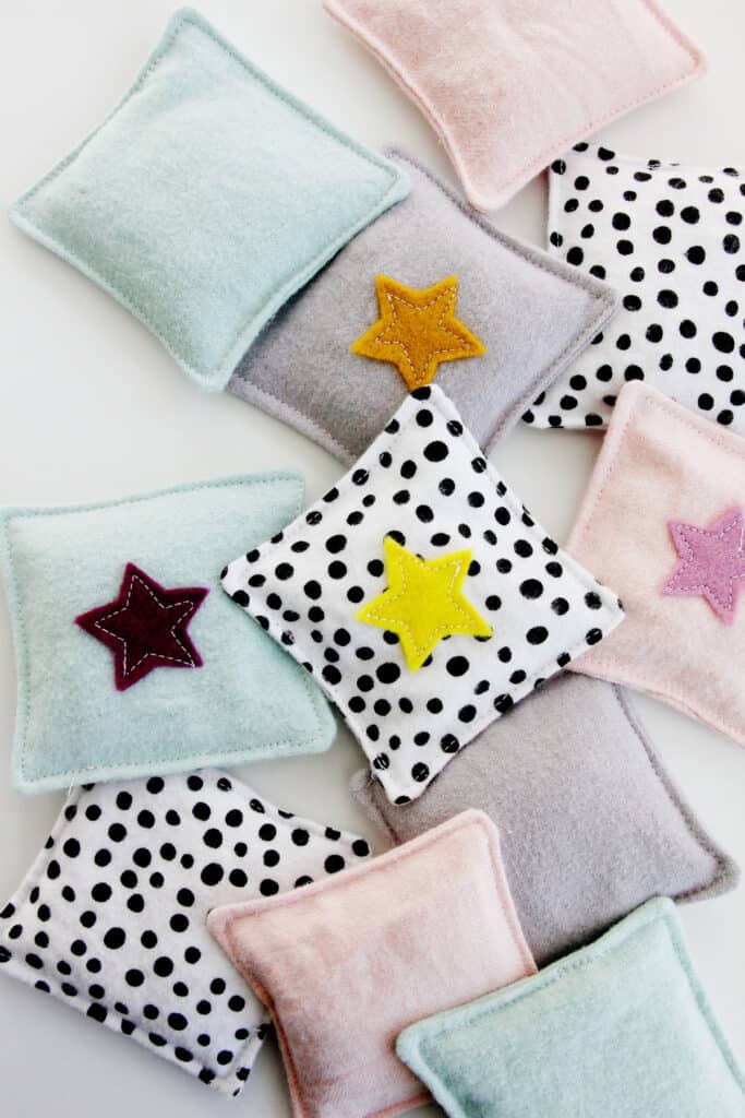 4 DIY Hand Warmers - How To Make + Free Pattern ⋆ Hello Sewing