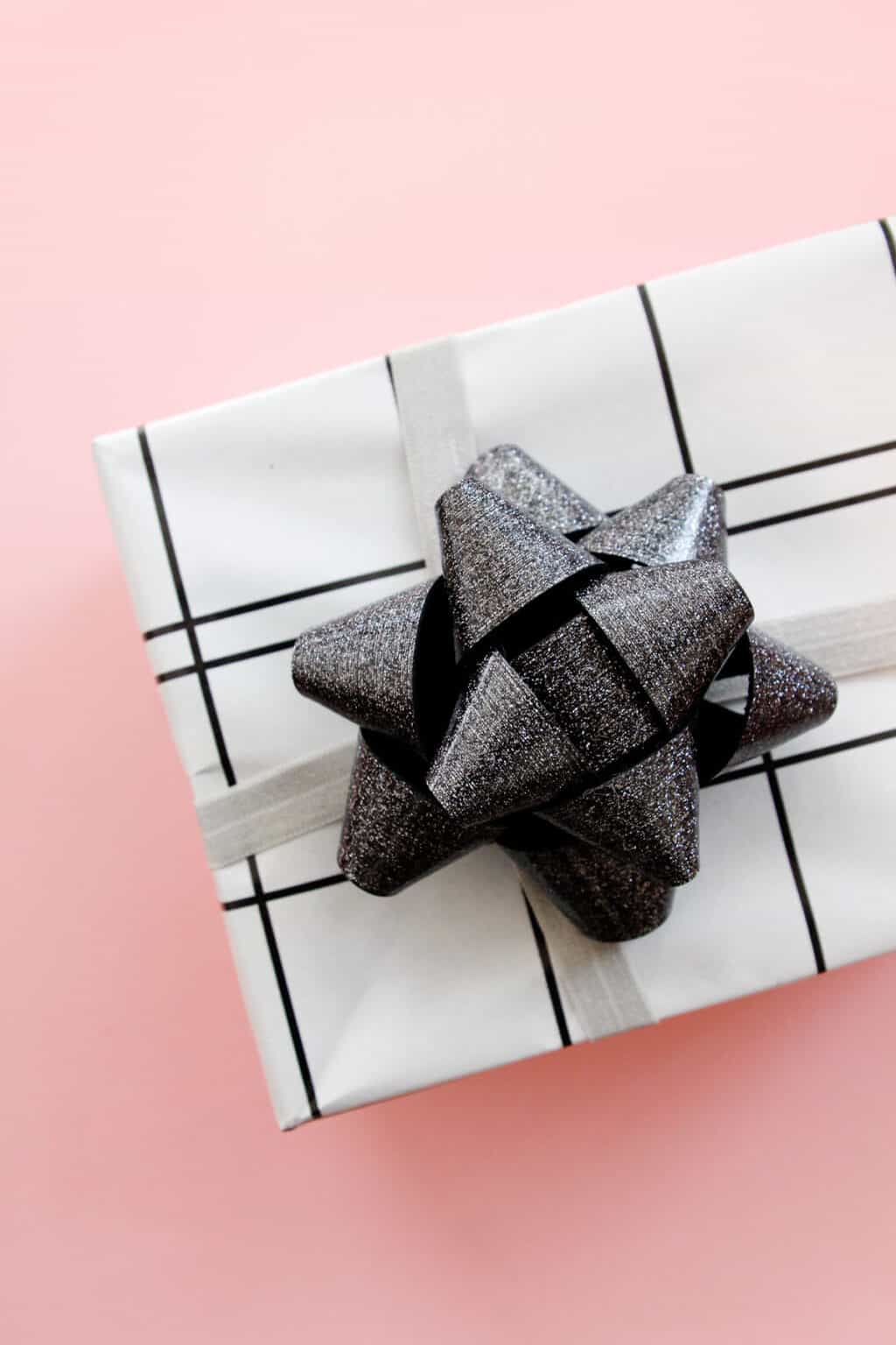 DIY Christmas Gift Bows with Fabric see kate sew