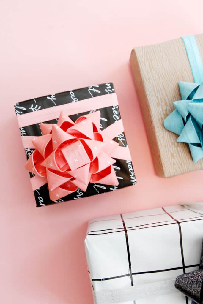 Christmas Gift Bows | Make reusable fabric gift bows 