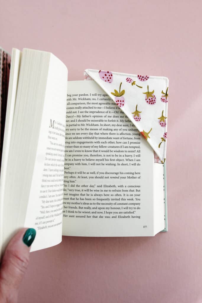 beginner sewing projects for gifts - corner bookmark